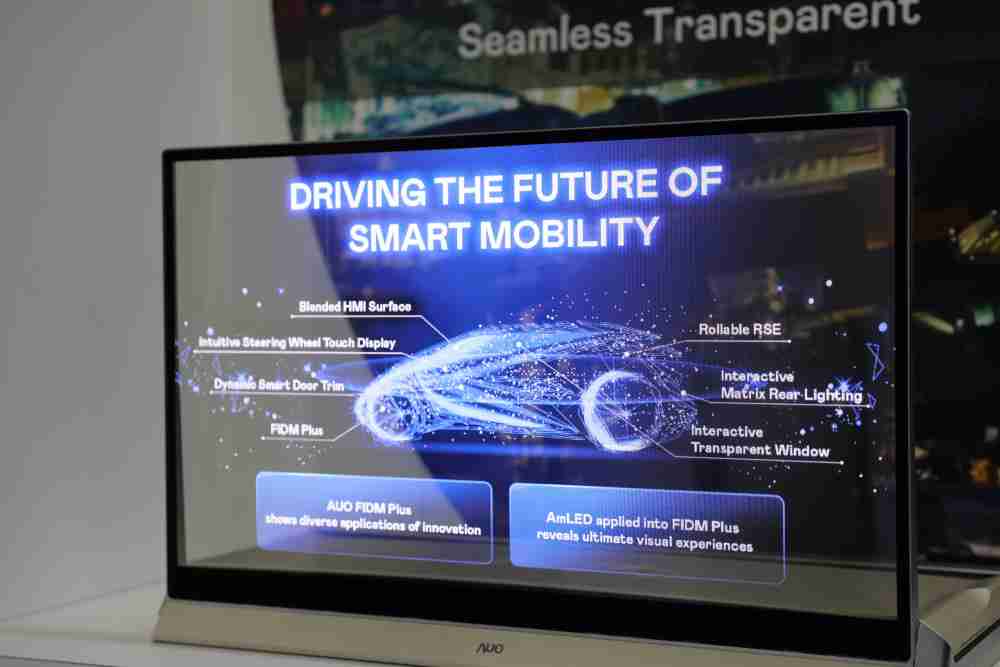 2468BET凭借着超高亮度和透明度，，这款30吋透明Micro LED显示器在AR系统与智慧零售具有潜在的应用价值。。。