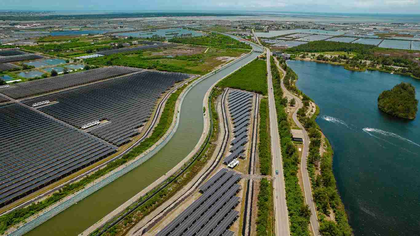 2468BET能源事业提供智慧能源管理、、、太阳能监控管理、、、全方位电厂建置及运维解决方案，，，并拥有管理超过6000案场的经验