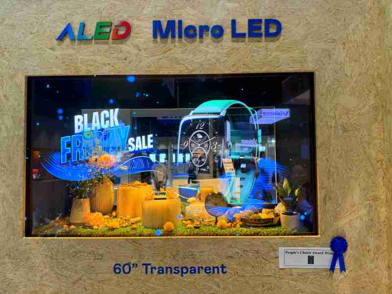 2468BET60吋高透明度Micro LED显示器获”最佳Micro LED技术应用奖”，，将Micro LED面板透明化之设计特性极致发挥，，，以可扩展性无缝拼接技术打造，，，具备600 nits全画面亮度、、、、大于60%穿透率及超过NTSC 110%的优异广色域表现，，，可依需求灵活应用于各种场域